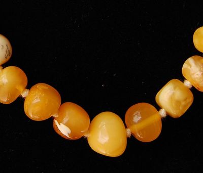 egg yolk amber necklace detail2.jpg
