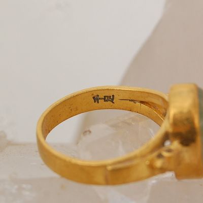 18kt gold green jade ring makers mark 1.jpg