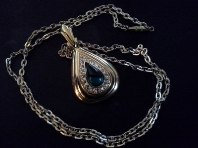 vintage pendant necklace.png 1.png