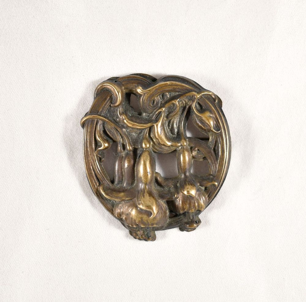 art nouveau flower brass brooch 1.JPG