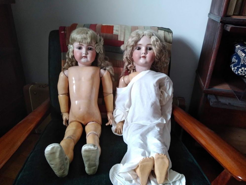 two girl dolls 1.jpg