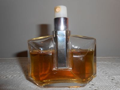 Unknown perfume bottle 001.JPG