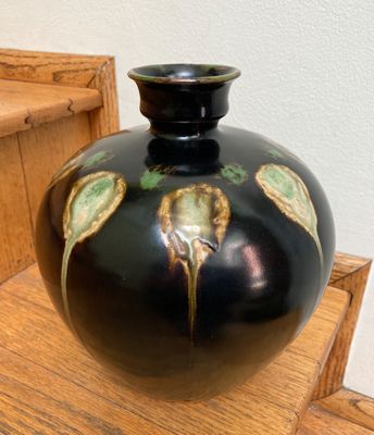 black drip vase 1.jpg