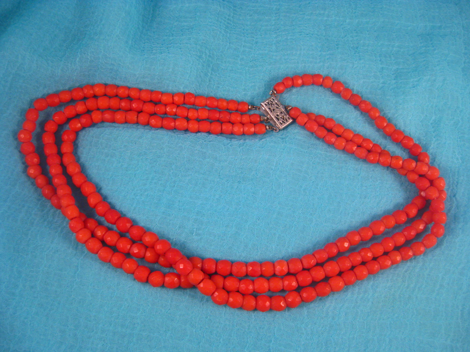 Natural Coral Beads Vs. Dyed Coral Beads: How To Identify Genuine Ones