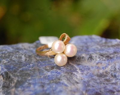 14kt gold three pearl ring front 1.jpg
