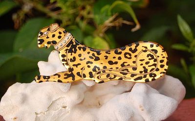 carved lucite leopard brooch full front.jpg