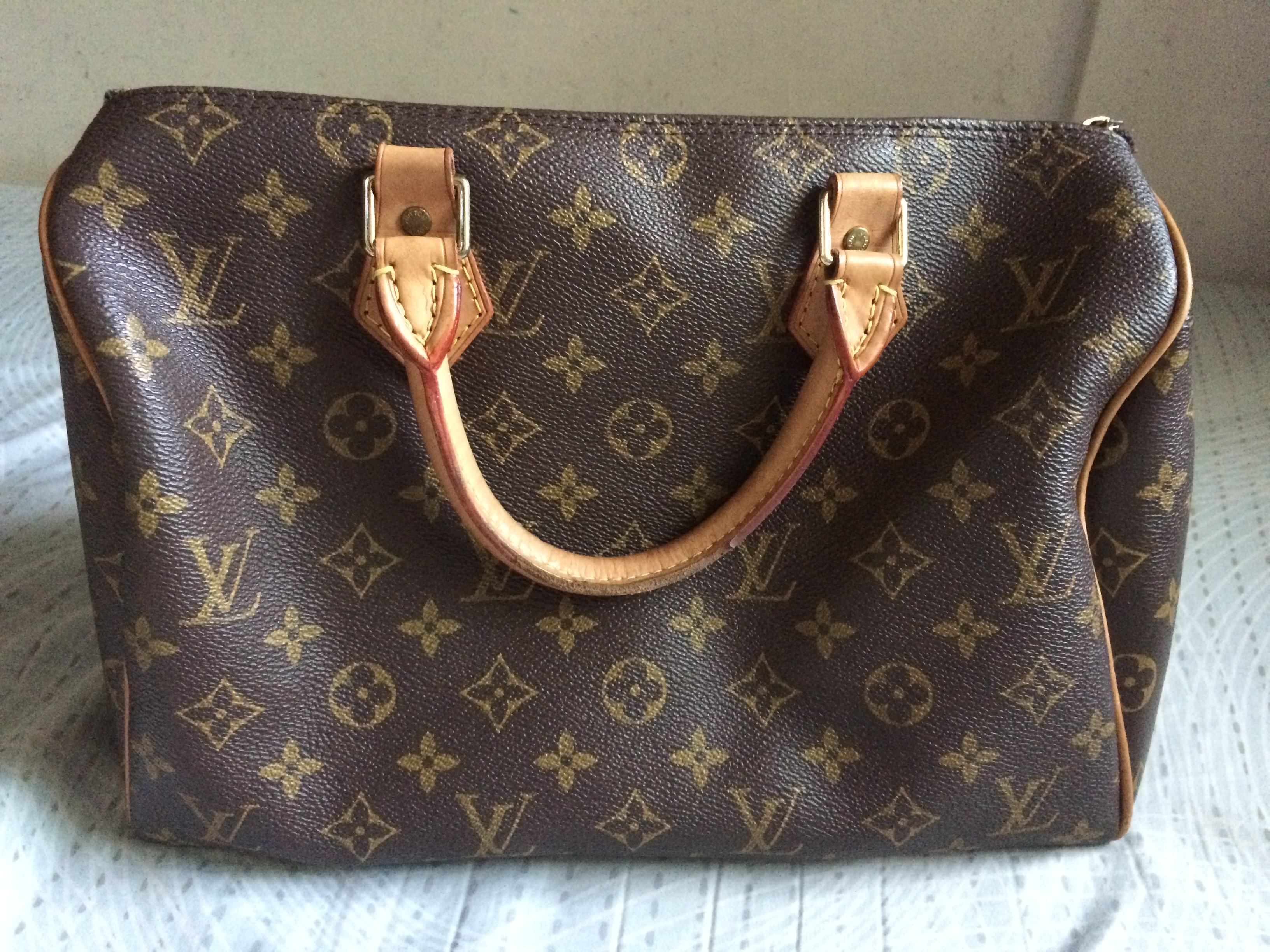 I bought this bag on the LV website and noticed the stitching on