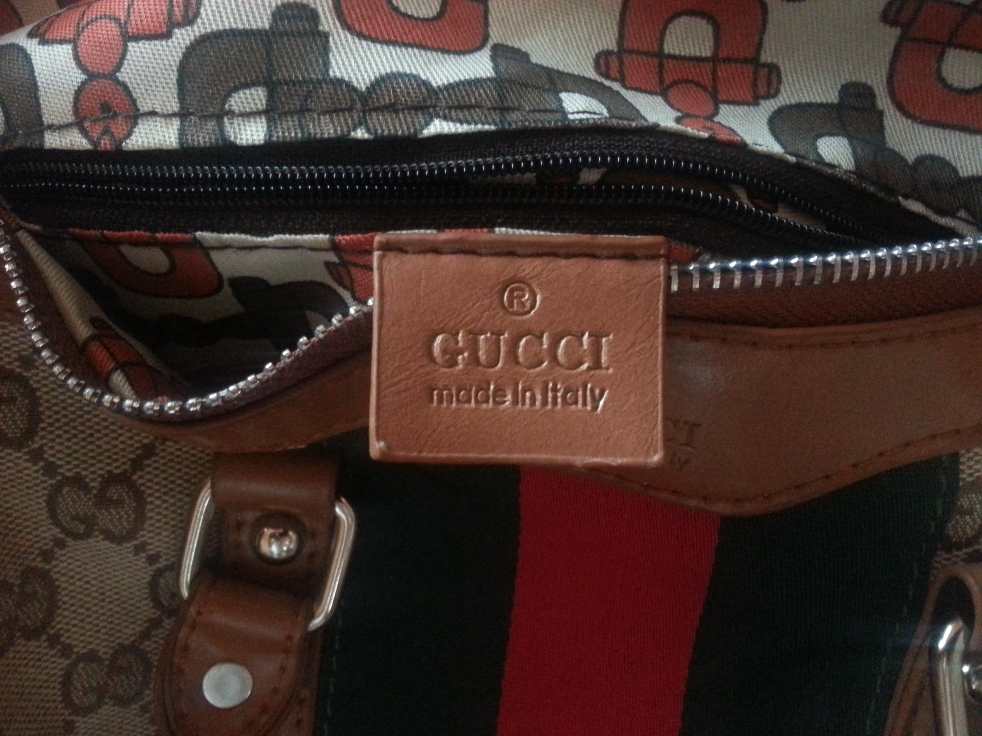 another Picture of this Gucci Purse 