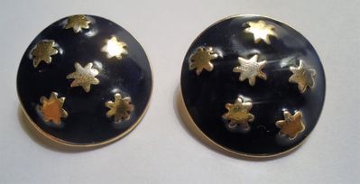 MMA black and star clip earrings