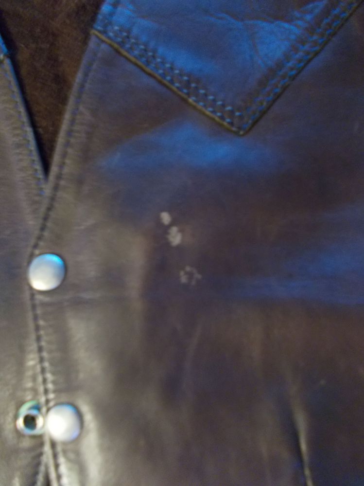 scuff on vest 001.JPG