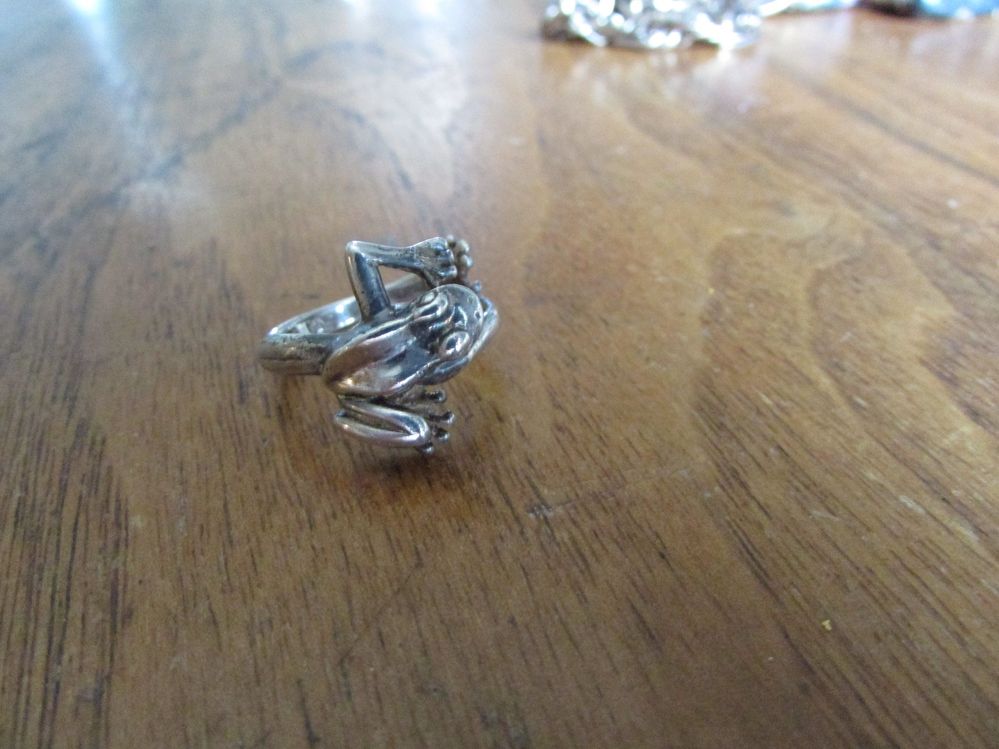 Sterling frog ring