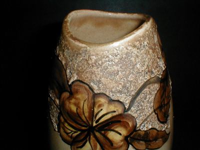 mystery vase brown flower textured june 30 2019 004.JPG