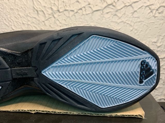 Can you help me identify the model of this Adidas ... - The eBay Community