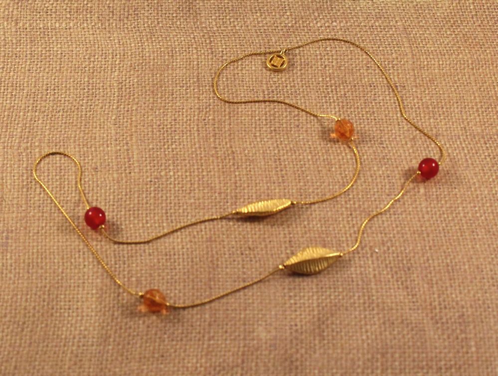 1787. necklace-2.JPG