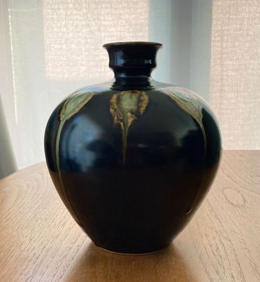 black drip vase 1b.jpg