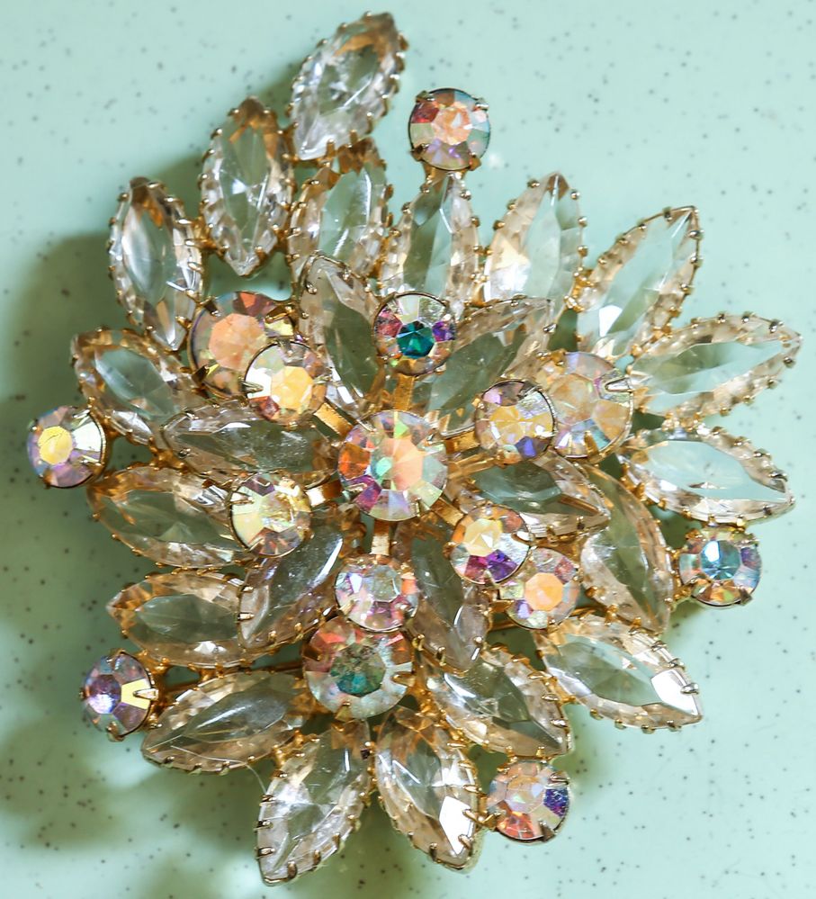 clearsbrooch2a.jpg