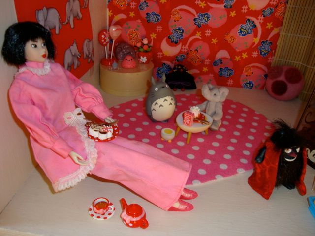 Momoko is wearing the pink variation.