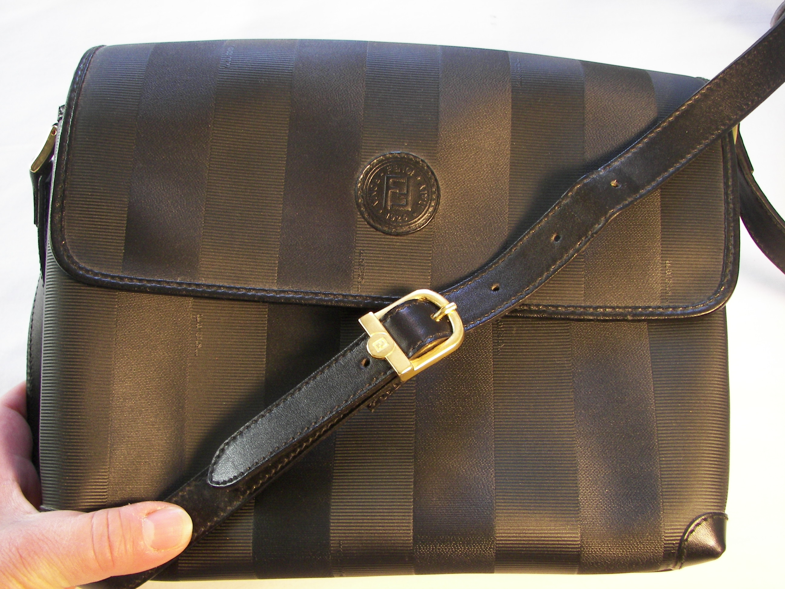 how to tell if a vintage fendi bag is real