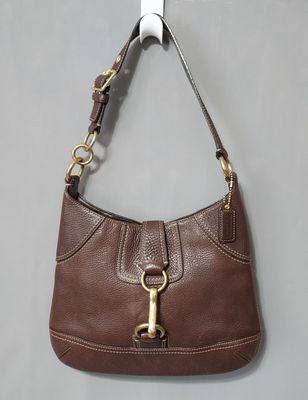 4685LB - Coach - G06S-10209 - brown pebbled handbag with heavy clasp in front.jpg