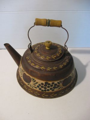 tin ware kettle (1).JPG